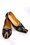 Aryavir Malhotra_Black Embroidered Geometric Juttis _Online_at_Aza_Fashions