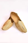 Buy_Aryavir Malhotra_Beige Woven Jamewar Silk Juttis 