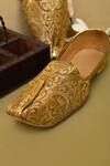 Shop_Aryavir Malhotra_Beige Woven Jamewar Silk Juttis 