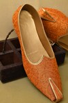 Buy_Aryavir Malhotra_Orange Embroidered Tonal Paisley Juttis