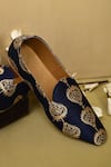 Buy_Aryavir Malhotra_Blue Embroidered Contrast Juttis _at_Aza_Fashions