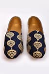 Shop_Aryavir Malhotra_Blue Embroidered Contrast Juttis _at_Aza_Fashions