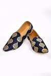 Aryavir Malhotra_Blue Embroidered Contrast Juttis _Online_at_Aza_Fashions