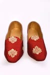 Shop_Aryavir Malhotra_Red Embroidered Floral Motif Juttis _at_Aza_Fashions