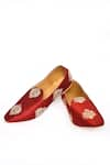 Aryavir Malhotra_Red Embroidered Floral Motif Juttis _Online_at_Aza_Fashions