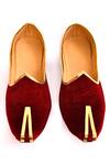 Shop_Aryavir Malhotra_Red Plain Winged Tip Velvet Juttis _at_Aza_Fashions