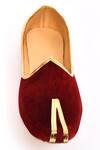 Buy_Aryavir Malhotra_Red Plain Winged Tip Velvet Juttis _Online_at_Aza_Fashions