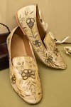 Buy_Aryavir Malhotra_Beige Hand Embroidered Floral Handwork Juttis _at_Aza_Fashions