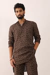 Shop_Son of A Noble Snob_Brown 100% Linen Printed Geometric Raunaq Kurta With Trouser  _Online_at_Aza_Fashions