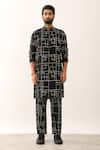 Buy_Son of A Noble Snob_Black 100% Linen Printed Geometric Darsh Square Kurta With Trouser  _Online_at_Aza_Fashions