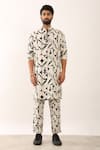 Buy_Son of A Noble Snob_Ivory 100% Linen Print Fleur Stencil Krish Kurta Set  _Online_at_Aza_Fashions