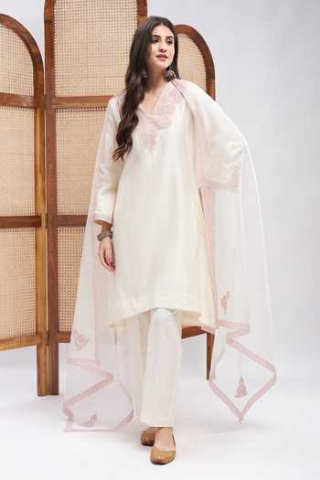 Buy_Roohbyridhimaa_Off White Silk Organza, Chanderi, Cotton Embroidery V-neck Kurta Set _at_Aza_Fashions