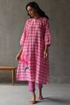 Roza_Pink Linen Round Neck Seville Hand Drawn Flower Pattern Kurta _Online_at_Aza_Fashions