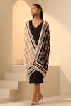 Buy_DUSALA_Black Abstract Esme Woven Stole _Online_at_Aza_Fashions