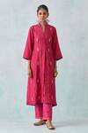 Buy_Priya Chaudhary_Pink Chanderi Embroidery Shawl Neck Plumeria Front Slit Kurta With Pant _at_Aza_Fashions