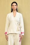 Buy_Naintara Bajaj_Cream Matka Silk Embroidered Resham V Neck Floral Tie-up Top And Pant Set_Online_at_Aza_Fashions