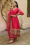 Buy_NAAZ BY NOOR_Red Kurta And Pant Chanderi Embroidery Thread Scallop V Neck Sequin Border Set _at_Aza_Fashions