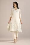 Kaveri_Off White 100% Linen Hand Drawn Savannah Fly Free Tunic With Pant  _Online_at_Aza_Fashions