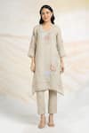 Buy_KAVERI_Beige 100% Linen Printed And Embroidered Hydrangeas Fly Free Kurta  _at_Aza_Fashions