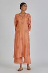 Buy_Lajjoo C_Peach Silk Embroidery Floweret Round Neck Resham Kurta With Palazzo _at_Aza_Fashions