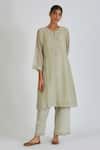 Buy_Lajjoo C_Green Chanderi Embroidery Filigree Round Neck Fiza Yoke Kurta With Palazzo _at_Aza_Fashions