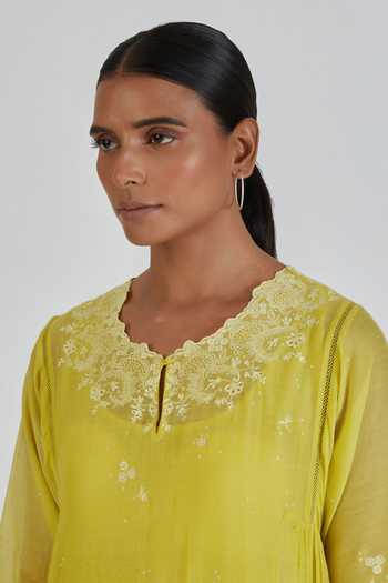 Lajjoo C_Yellow Chanderi Embroidered Thread Scalloped Binti Kurta With Pant _Online_at_Aza_Fashions