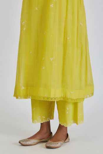 Buy_Lajjoo C_Yellow Chanderi Embroidered Thread Scalloped Binti Kurta With Pant _Online_at_Aza_Fashions