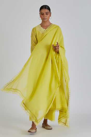 Lajjoo C_Yellow Chanderi Embroidered Thread Scalloped Binti Kurta With Pant _at_Aza_Fashions