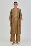 Buy_Lajjoo C_Green Silk Embroidery Marodi U Neck Ronak Bahar Vine Kurta With Palazzo _at_Aza_Fashions