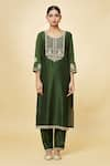 Samyukta Singhania_Green Kurta And Pant Silk Blend Embroidered Floral Round Yoke Straight Set _Online_at_Aza_Fashions