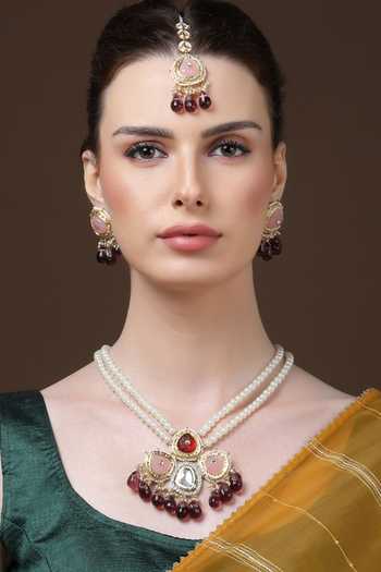 Buy_Dugran By Dugristyle_Multi Color Pearls, Carved Geometric Pendant Kundan Embellished Necklace Set _at_Aza_Fashions