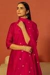 Kridha Designs_Magenta Kurta Chanderi Woven Checks V-neck Manohara Pant Set  _Online_at_Aza_Fashions