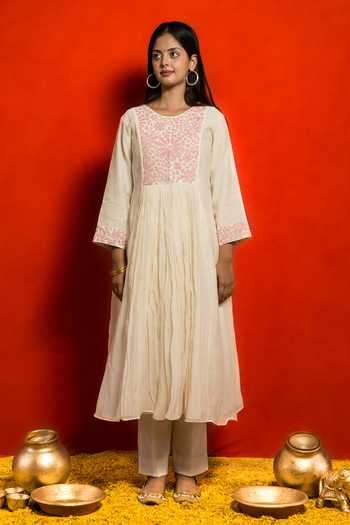 Buy_Mithi Supari_Ivory Malai Chanderi Embroidered Floral Applique Round Work Kurta And Pant Set _at_Aza_Fashions