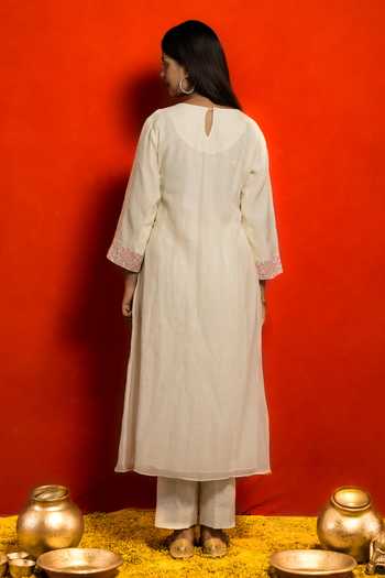 Shop_Mithi Supari_Ivory Malai Chanderi Embroidered Floral Applique Round Work Kurta And Pant Set _at_Aza_Fashions