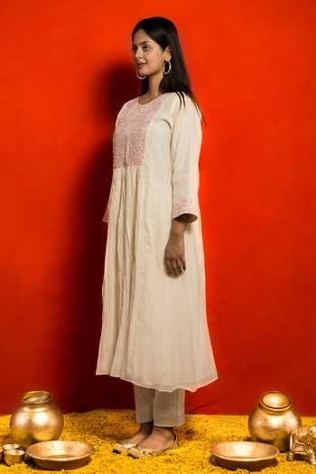 Mithi Supari_Ivory Malai Chanderi Embroidered Floral Applique Round Work Kurta And Pant Set _Online_at_Aza_Fashions