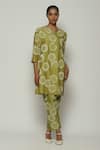 Buy_Abraham & Thakore_Green Chanderi Embroidered Aari Notched Sequin Ring And Work Kurta  _at_Aza_Fashions