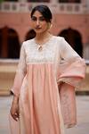 Seher Jaipur_Peach Muslin Silk Embroidery Floral Round Key Hole Venya Kurta Set _Online_at_Aza_Fashions