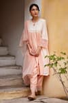 Buy_Seher Jaipur_Peach Muslin Silk Embroidery Floral Round Key Hole Venya Kurta Set 