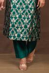 Pinki Sinha_Emerald Green Banarasi Silk Handwoven Floral Pattern Round Neck Kurta And Pant Set _Online_at_Aza_Fashions