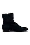 Buy_Dmodot_Black Plain Sprazzo Wrinkled Chelsea Boots _at_Aza_Fashions