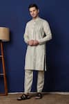 Shop_MENERO_Green Pure Linen Embroidered Thread Drop Pattern Kurta With Pant _at_Aza_Fashions