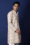 Buy_MENERO_Off White Cotton Embroidered Thread Chevron Kurta With Pant _Online_at_Aza_Fashions