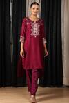 HOUSE OF SUPRIYA_Maroon Kurta Silk Chanderi Embroidered Thread High Low With Pant _Online_at_Aza_Fashions