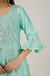 Buy_HOUSE OF SUPRIYA_Green Kurta Silk Chanderi Embroidered Thread V-neck Floral Pant Set _Online_at_Aza_Fashions