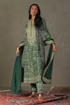 Buy RI.Ritu Kumar Green Kurta 100% Silk Printed Geometric Mandarin Collar Ayati Set at Aza Fashions Buy_RI.Ritu Kumar_Green Kurta 100% Silk Printed Geometric Mandarin Collar Ayati Set_at_Aza_Fashions