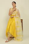 Priyanka Jain_Yellow Chanderi Embroidery Dori Scallop V Neck Yoke Kurta Palazzo Set _Online_at_Aza_Fashions