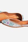 Buy_The Golden Wasp_Beige Moti Gulbahar Embellished Juttis 