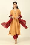 Buy_Tashee_Beige Chanderi Embroidered Floral V-neck Thread Kurta Pant Set _at_Aza_Fashions
