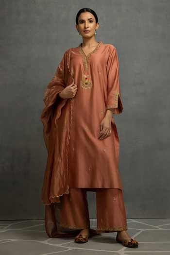 Buy_Kahani Lush_Brown Chanderi Silk Sequins, Embroidery V-neck Kurta Pant Set _at_Aza_Fashions