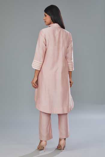 Shop_Kahani Lush_Pink Chanderi Silk Embroidery Collared Floral Kurta Set _at_Aza_Fashions
